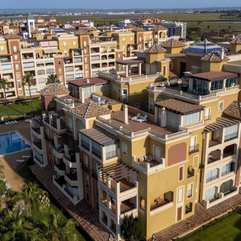 Beachfront Apartment - Sea View - COU02 - Three-Bedroom Apartment with Sea View - 32