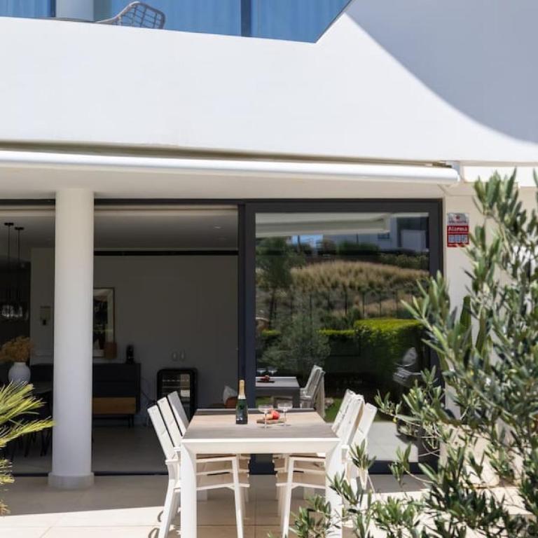 Modern Garden Villa Apartment with a Spacious Terrace - Apartamento - 2
