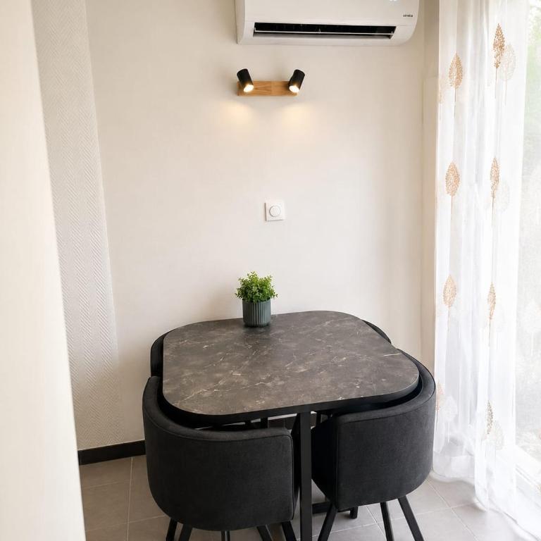 CAP Emeraude - One-Bedroom Apartment - 7