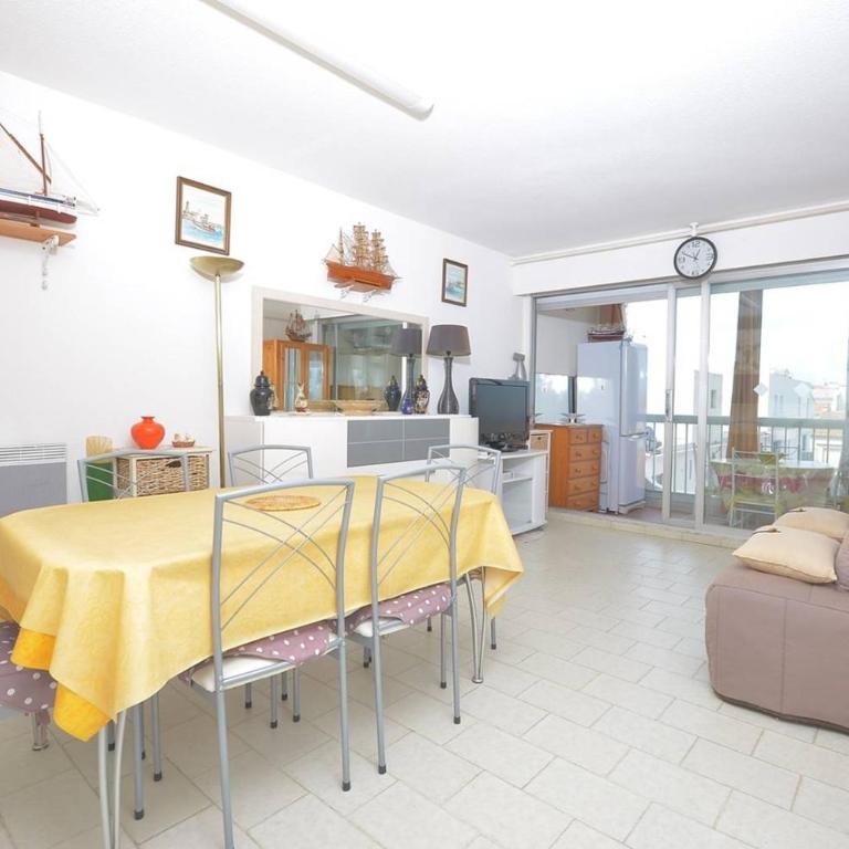 Méditerranée 32 - Appartement T2, immeuble devant la plage, au centre-ville du Grau-du-Roi. 4 personnes - Apartamento de 1 dormitorio - 2