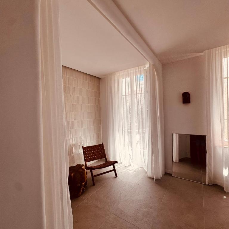 Maison LYO logement Luxe - Suite Deluxe avec Lit King-Size - 3