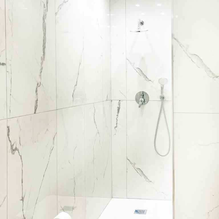 Salerno Place - Design House - Camera Matrimoniale con Bagno Privato - 5