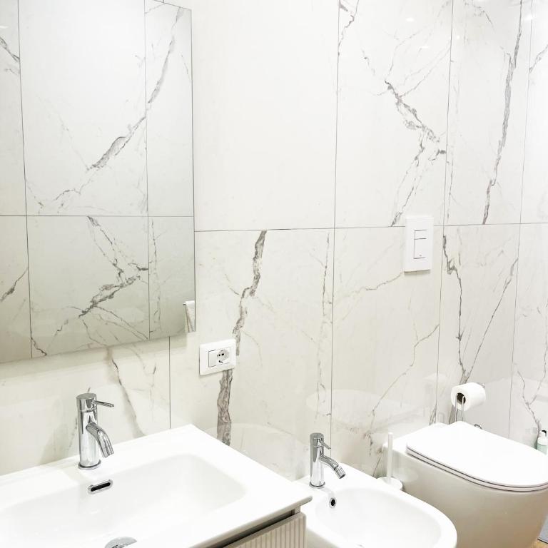 Salerno Place - Design House - Camera Matrimoniale con Bagno Privato - 16