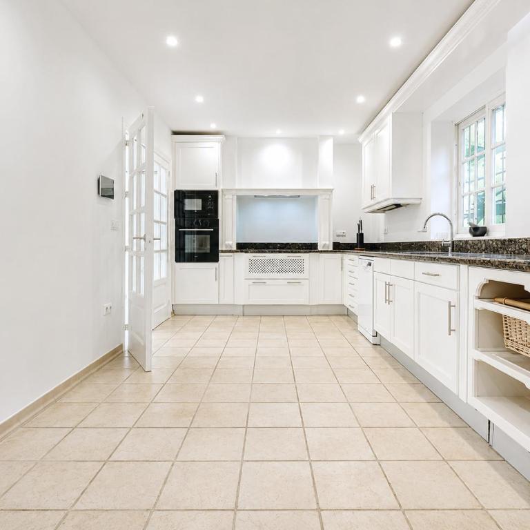 Stunning 5 Bedroom Villa in Puerto Banus with Pool - Villa - 5