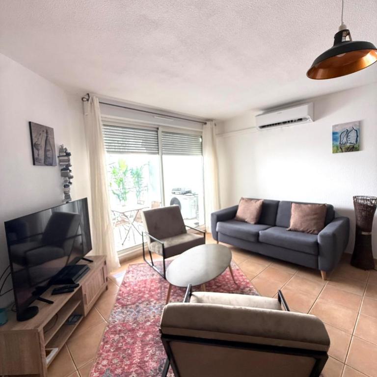 Terrace, aircon garage, elevator, near downtown - Apartment - 1
