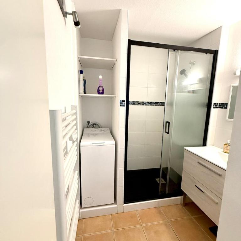 Terrace, aircon garage, elevator, near downtown - Apartment - 10