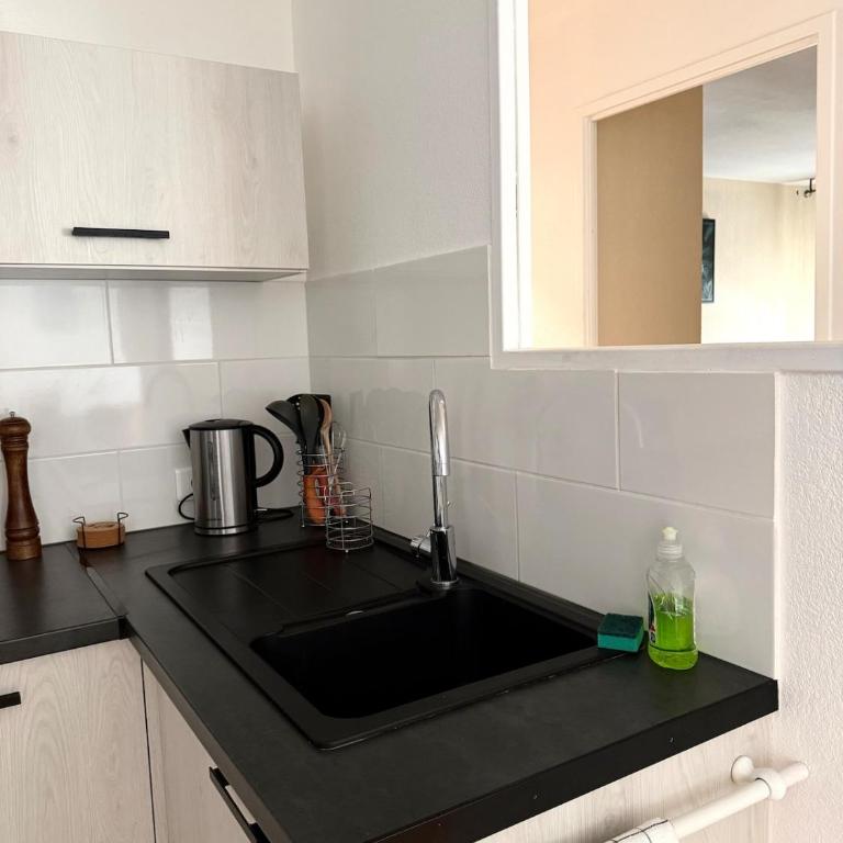 Terrace, aircon garage, elevator, near downtown - Apartment - 17