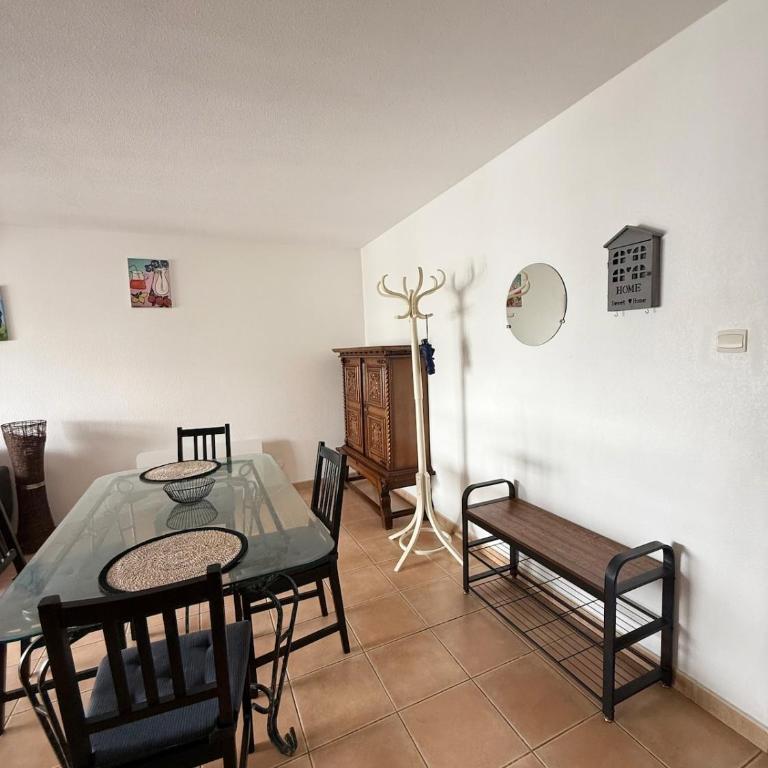Terrace, aircon garage, elevator, near downtown - Apartment - 20