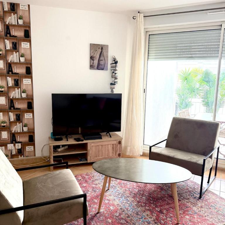 Terrace, aircon garage, elevator, near downtown - Apartment - 18