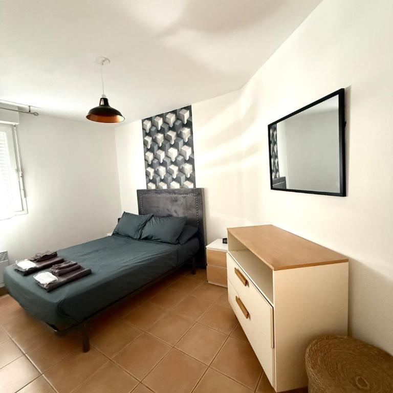 Terrace, aircon garage, elevator, near downtown - Apartment - 7
