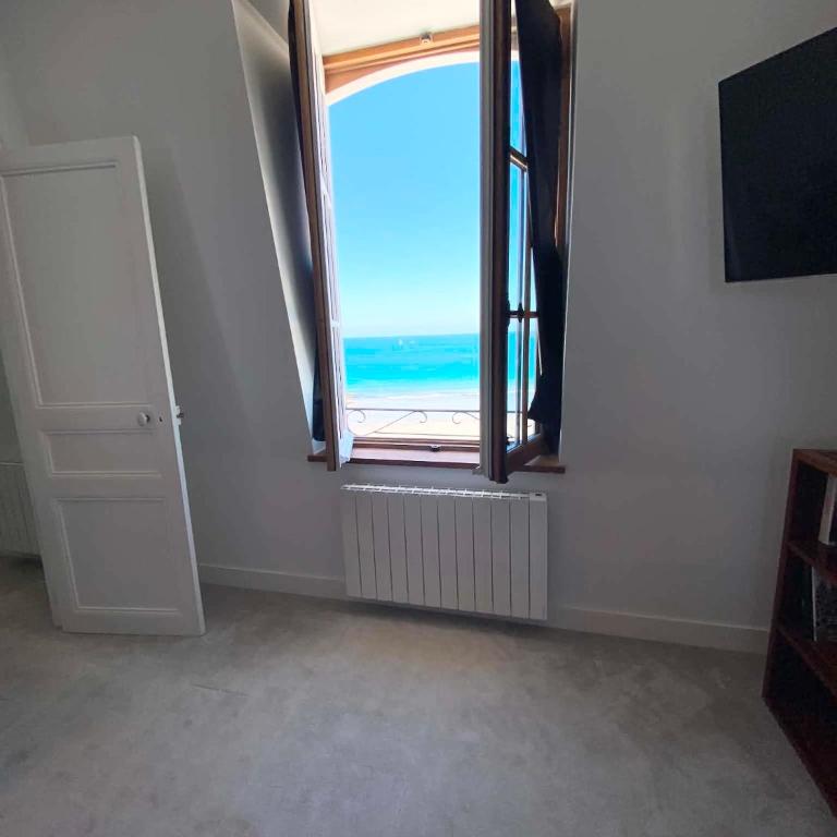 le Royal XIX vue mer 212 - One-Bedroom Apartment - 2