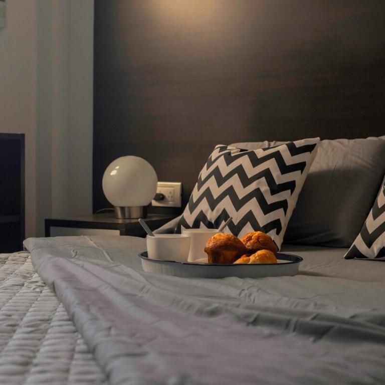 2 Apartments SideBySide for 2 Couples! 2Beds 2Bath 2 Balconies - Apartamento de 2 dormitorios - 1