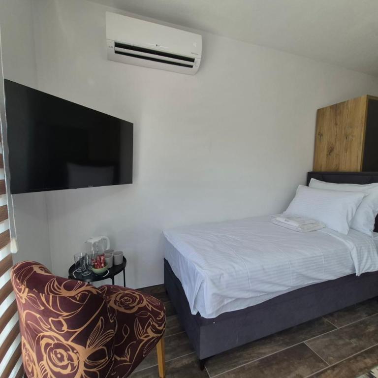 Black Swan Home Tuzla - Studio Apartment with Balcony - 9
