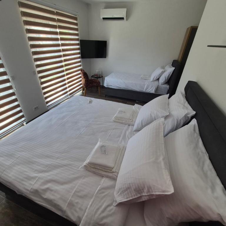 Black Swan Home Tuzla - Studio Apartment with Balcony - 7