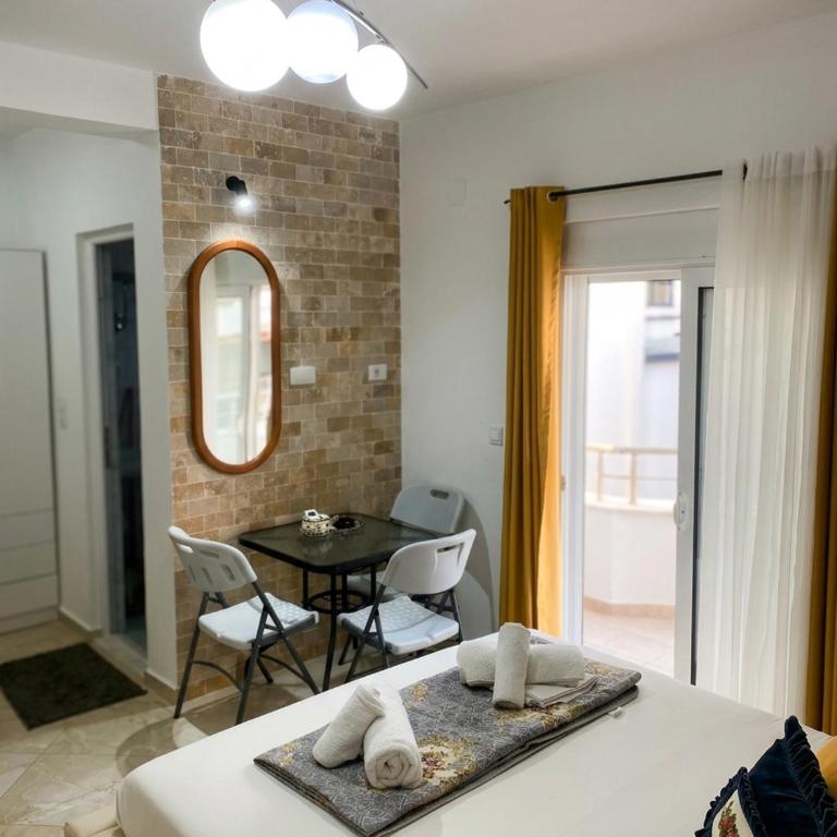 Addy's Apartments - Apartment - 6