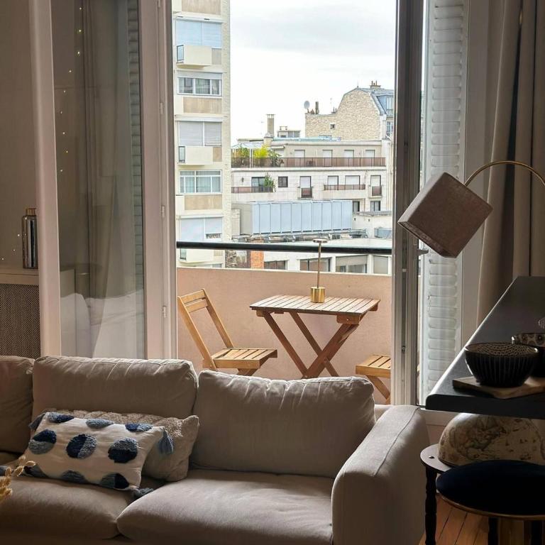 Charming Parisian Retreat with Eiffel Tower Views - Appartement - 3