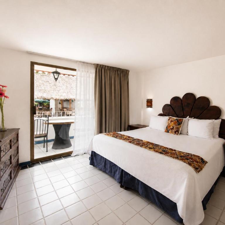 Los Arcos Suites - Habitación con cama extragrande y balcón - 1