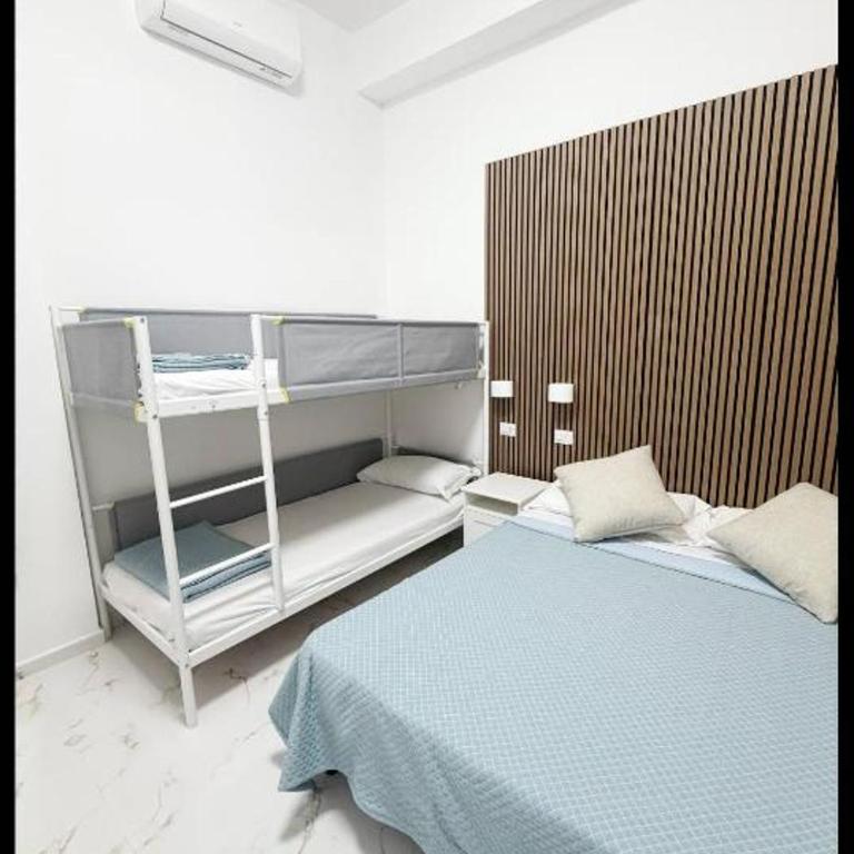 Bella Vista - Camera Quadrupla con Bagno Privato - 3