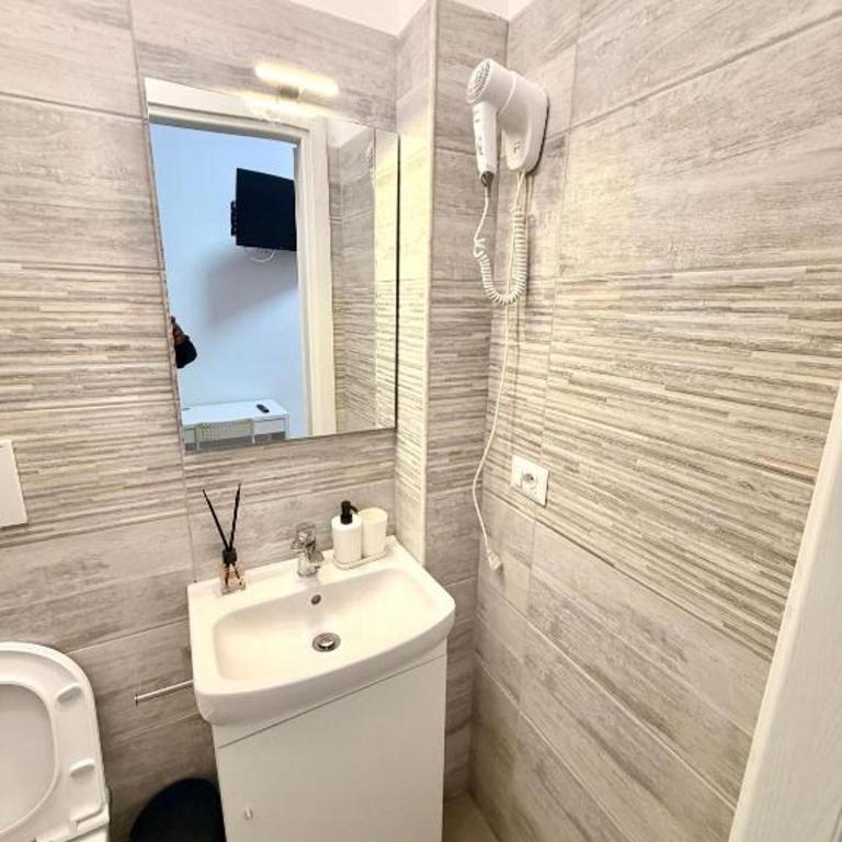 Bella Vista - Camera Quadrupla con Bagno Privato - 5