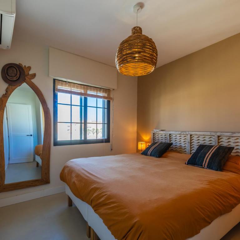 Refugio con dos terrazas - A 5 min de Playa de Los Lances y del Casco Antiguo - Apartamento Superior de 2 dormitorios - 6