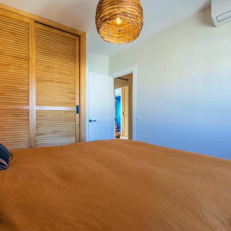 Refugio con dos terrazas - A 5 min de Playa de Los Lances y del Casco Antiguo - Apartamento Superior de 2 dormitorios - 38