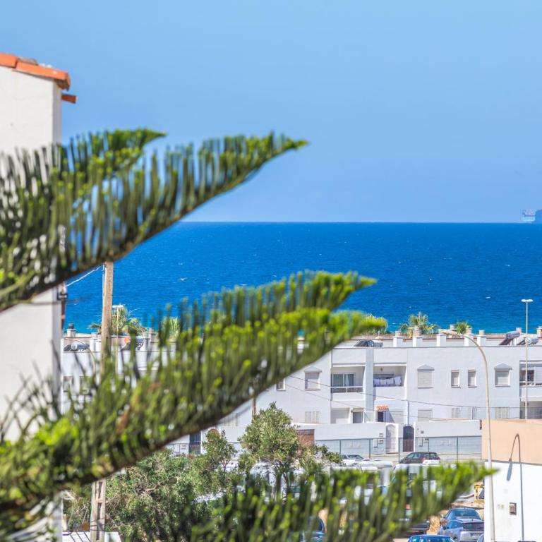 Refugio con dos terrazas - A 5 min de Playa de Los Lances y del Casco Antiguo - Apartamento Superior de 2 dormitorios - 72