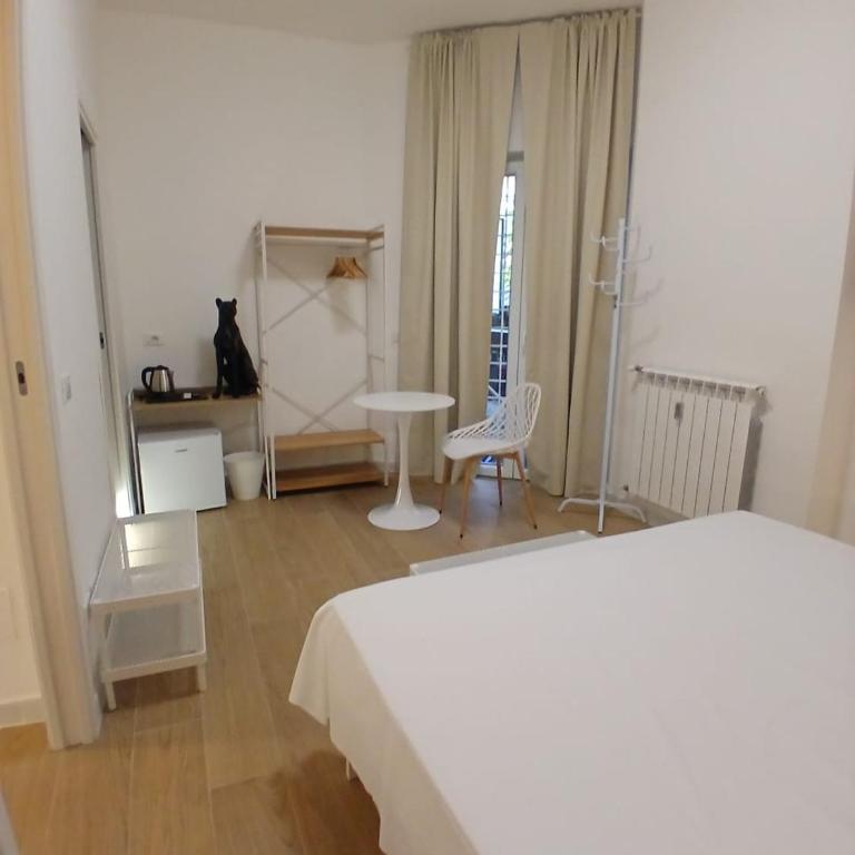 Rome Code Trastevere Guest House - Camera Matrimoniale con Balcone - 3