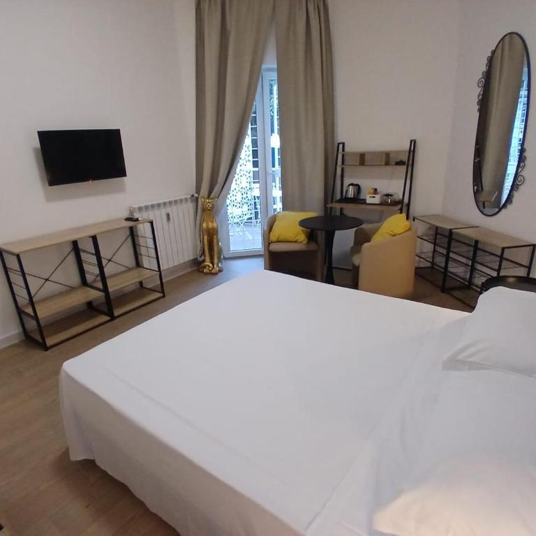 Rome Code Trastevere Guest House - Camera Matrimoniale con Balcone - 5
