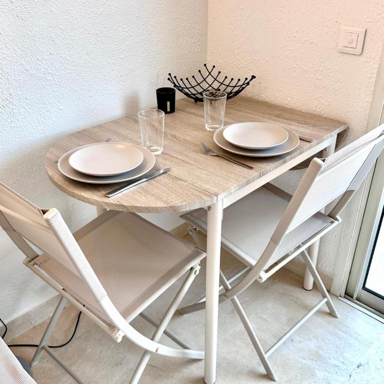 Nice studio with sleeping area, pool, parking, air conditioning - Appartement 1 Chambre - 7