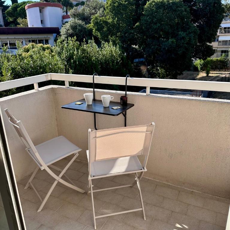 Nice studio with sleeping area, pool, parking, air conditioning - Appartement 1 Chambre - 8