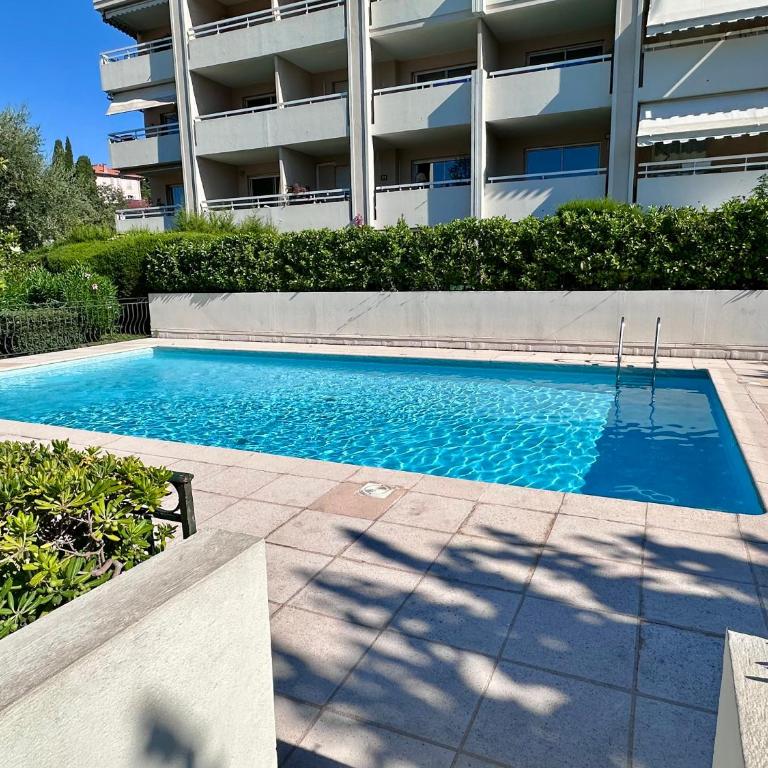 Nice studio with sleeping area, pool, parking, air conditioning - Appartement 1 Chambre - 9