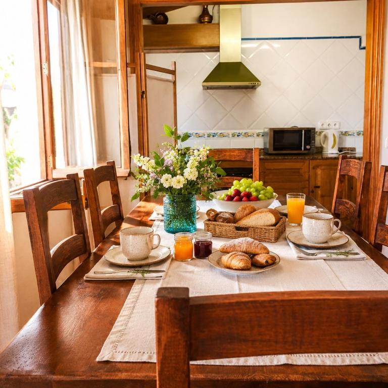 ULLAL - Rural Charm-AGRITOURISM approx 65000 meters PLUS PRIVATE MOUNTAIN villa and Outdoor Adventure Agritourism Apartment EQUIPATED - Private Mountain Path approximately 5 minutes walking from the beach -Ideal for relaxation - Two-Bedroom Apartment with Open Ceiling - 3