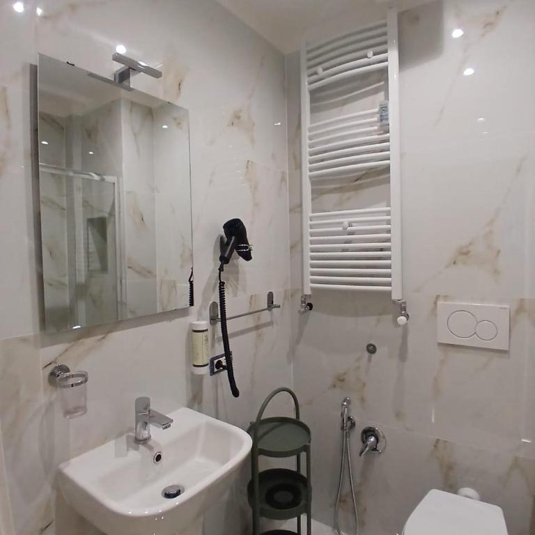 Rome Code Trastevere Guest House - Camera Matrimoniale con Balcone - 2