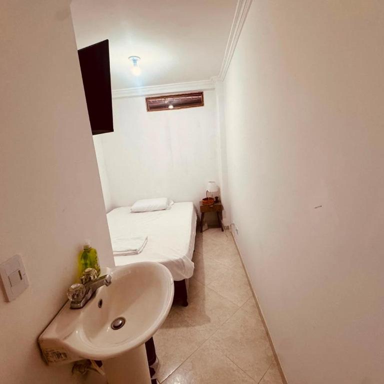 Habitación Doble con Baño Privado, Smart TV y Wifi, Galán Deluxe - Habitación Superior - 1 cama grande - 4