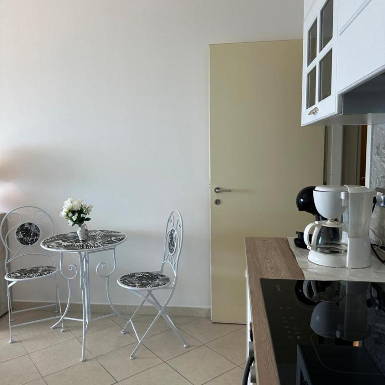 Casa del Sole - relax, vista mare, garage gratis a soli 5 min dal centro di Sanremo - Appartamento con 1 Camera da Letto e Terrazza - 5