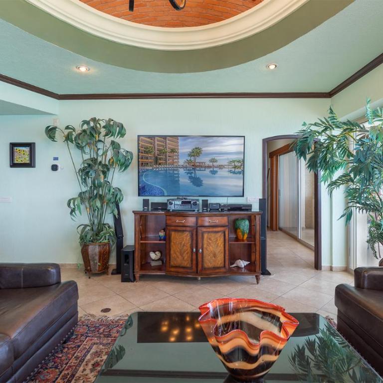 One-Of-A-Kind Penthouse Luxurious Massive Ocean Front Condo - Maison de Vacances - 5