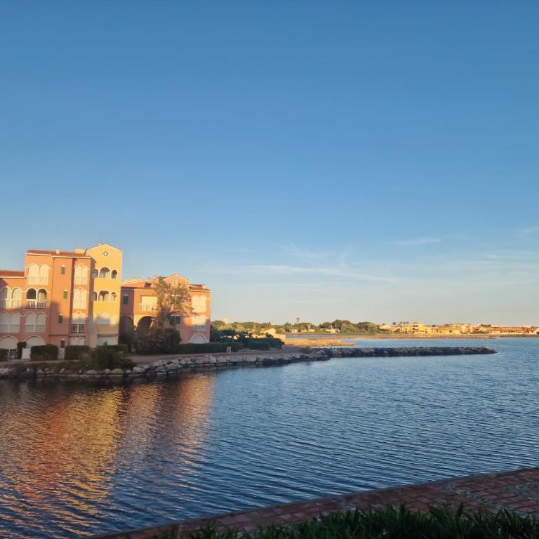 F2 avec terrasse et vue lagune RDC Cap Coudalère - Apartamento de 1 dormitorio con vistas al lago - 1