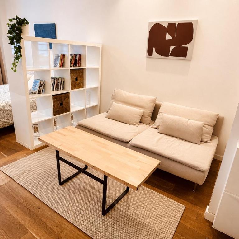 Spacious Studio - Central Paris - One-Bedroom Apartment - 2