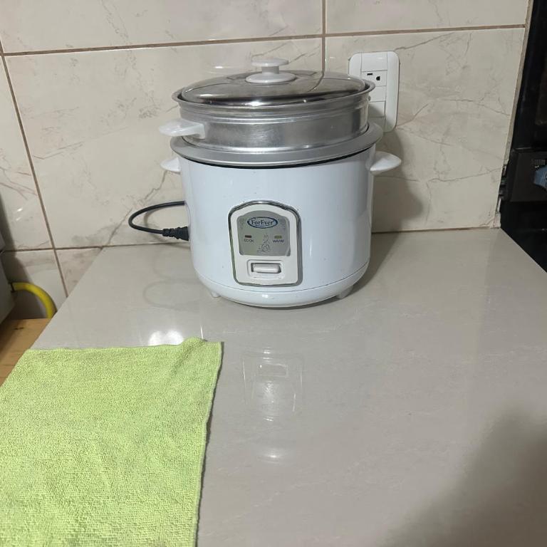 Alojamiento con parqueadero agua caliente y cocina completa - Apartamento de 3 dormitorios - 6