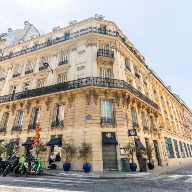 Prestige et Elégance aux Champs Elysees 80m2 - Two-Bedroom Deluxe Apartment - 13