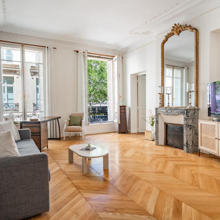 Prestige et Elégance aux Champs Elysees 80m2 - Two-Bedroom Deluxe Apartment - 1