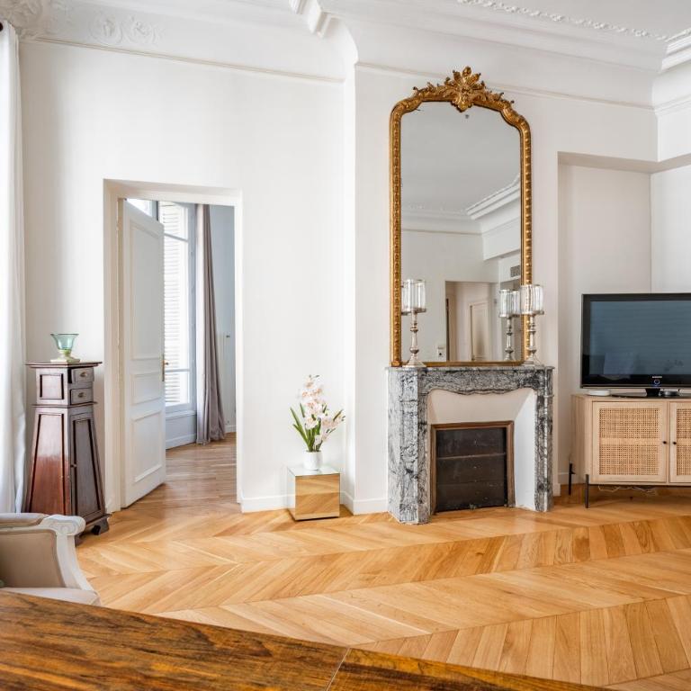 Prestige et Elégance aux Champs Elysees 80m2 - Two-Bedroom Deluxe Apartment - 18
