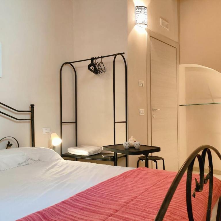 Paisiello's rooms double with bathroom - One-Bedroom Apartment - 13