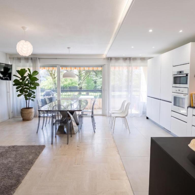 grand appartement 74m2 refait à neuf à 5mn de la mer dans grand parc botanique - Appartement 2 Chambres - 1