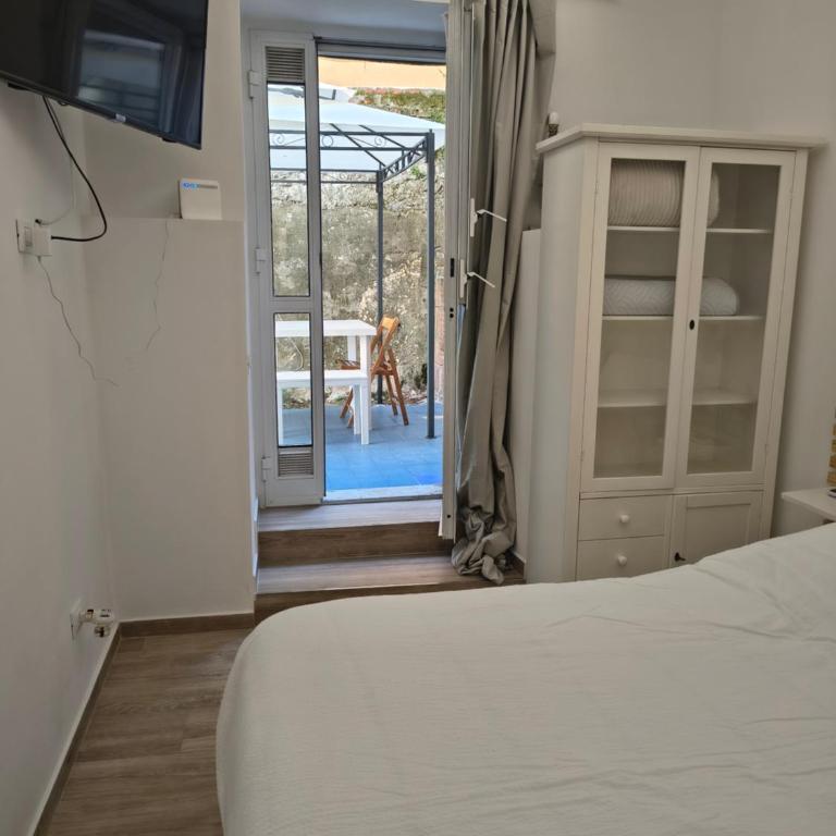 The Little Terrace Flat - One-Bedroom Apartment - 2