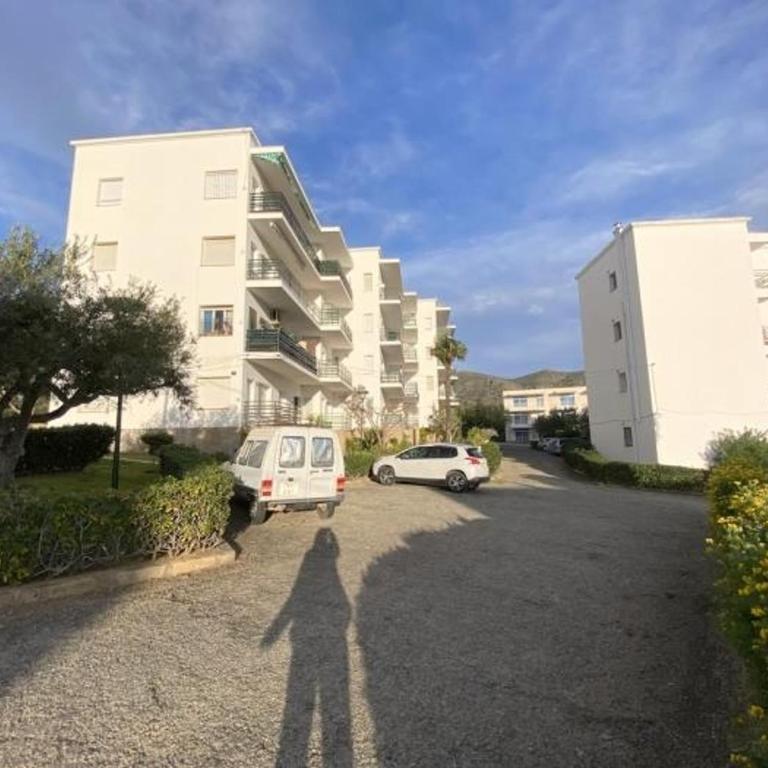 Apartamento de 3 habitaciones con piscina y parking en Roses - HISP-312-19 - Apartamento - 12