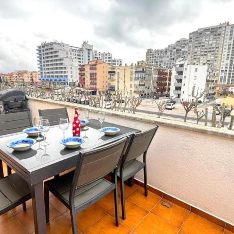 Apartamento céntrico en Empuriabrava, a 300m de la playa, cerca de tiendas y restaurantes - HISP-312-67 - Apartamento - 18