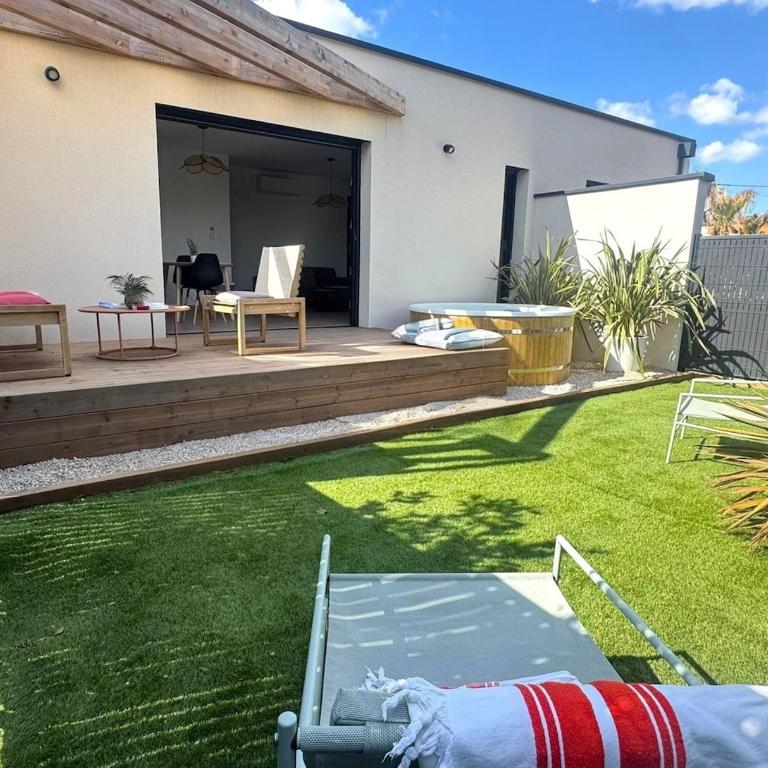 Lodge Luberon - Jacuzzi privatif illimité - À 15 min à pied centre de L'Isle-sur-la-Sorgue - 2 vélos à disposition - Clim, Parking privé, WiFi, linge et ménage inclus - Maison 1 Chambre - 6