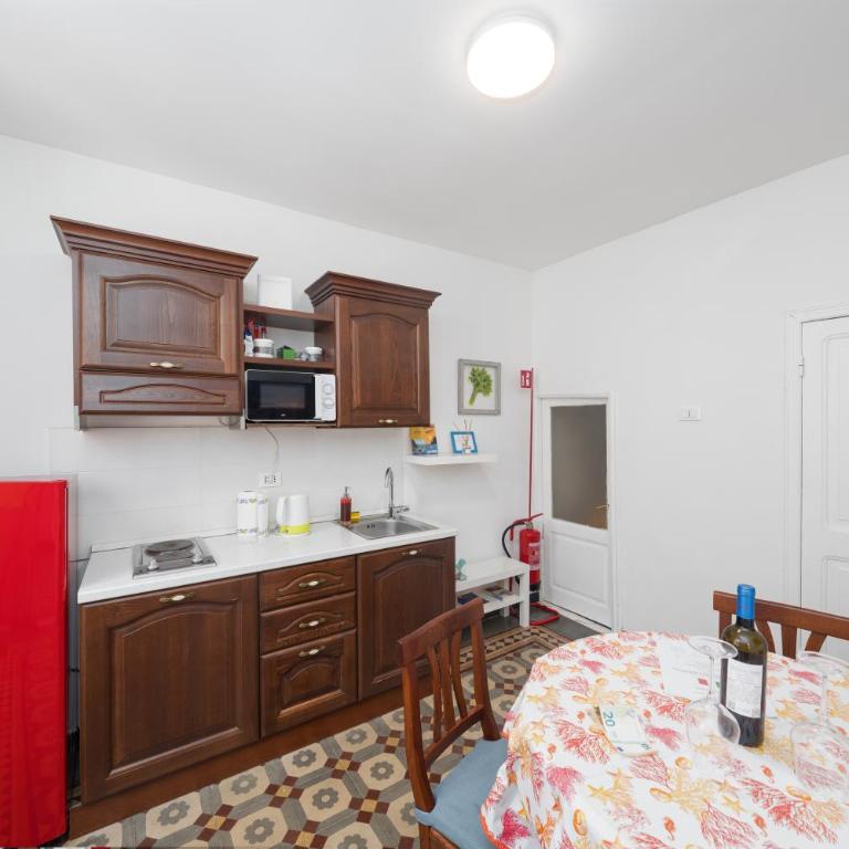 NICHOLISA Apartment - Wifi kitchen and AC - Two-Bedroom Apartment with City View - 5