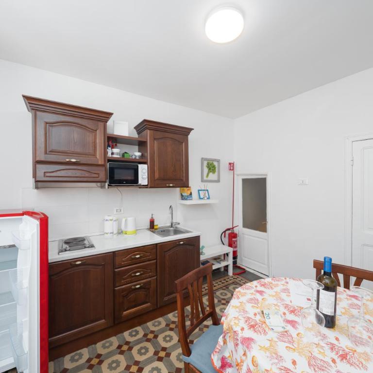 NICHOLISA Apartment - Wifi kitchen and AC - Two-Bedroom Apartment with City View - 4